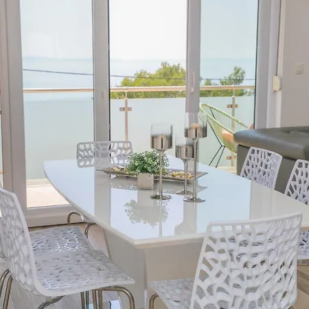 Sea Sparkle Luxury Apartment *